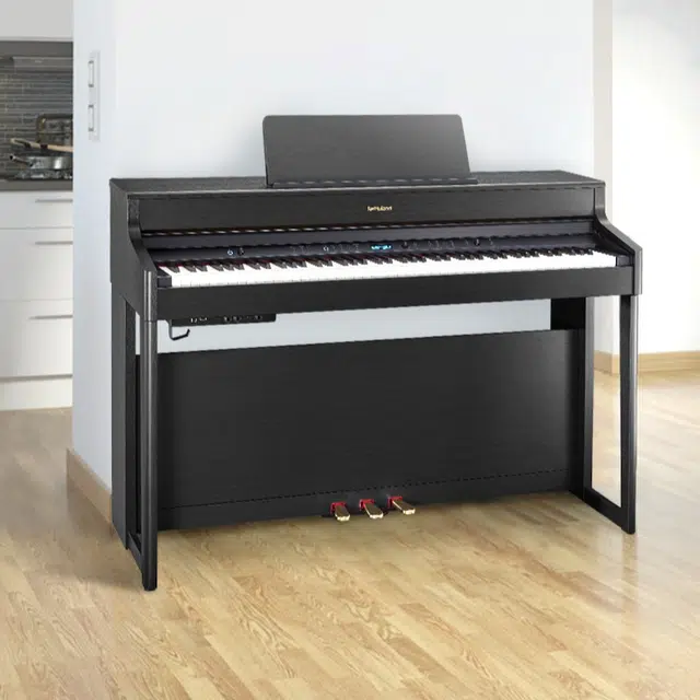 Roland () HP701