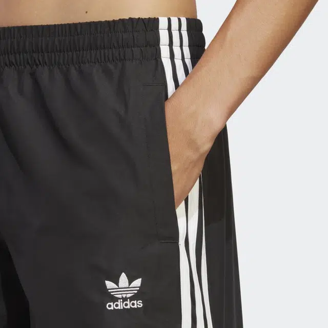 adidas originals Logo