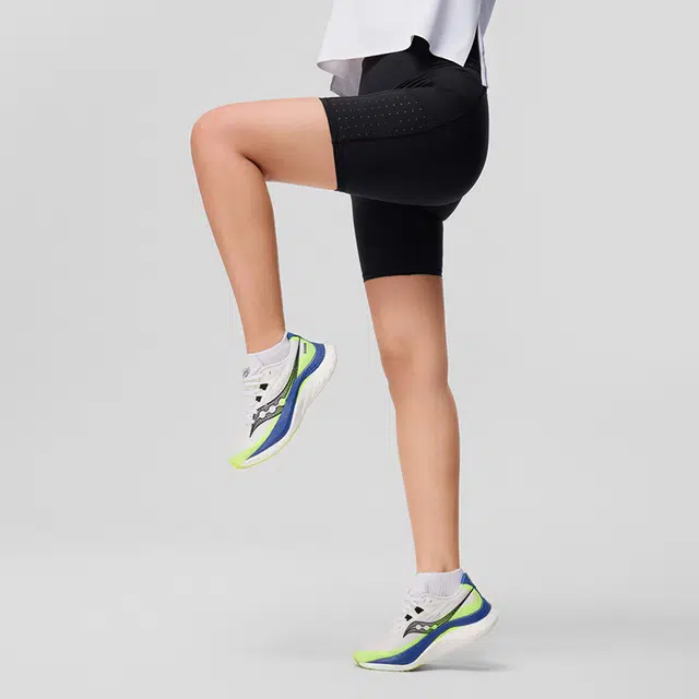 Saucony logo
