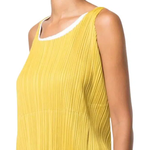 PLEATS PLEASE ISSEY MIYAKE
