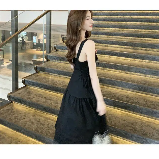 花蔓色 赫本风轻熟气质不规则设计感吊带连衣裙 女款