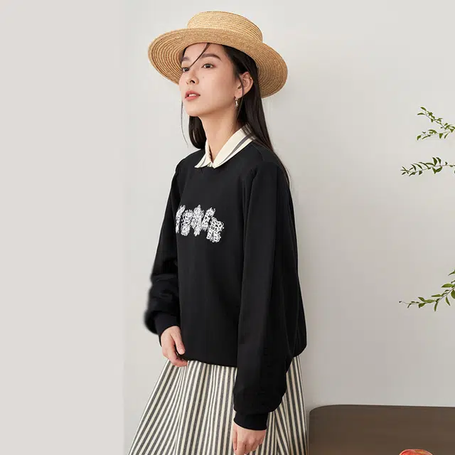 茵曼 字母印花圆领卫衣 女款 黑色