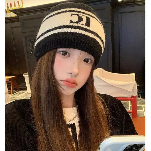 【韩版通勤~时尚百搭】 攸委 个性时髦小众毛线针织帽女秋冬季保暖显脸小加厚护耳帽 涤纶 潮流简约柔软包头冷帽绒线帽 男女同款情侣款