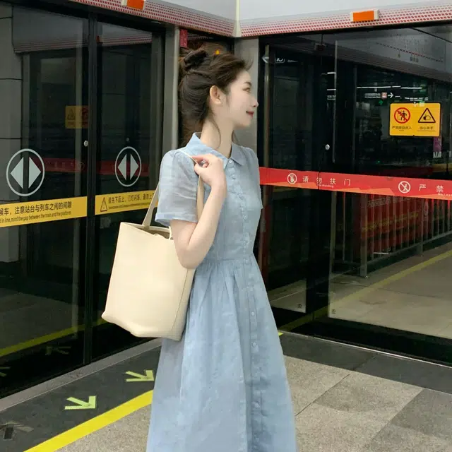 茵曼 法式复古娃娃领气质泡泡袖中长短袖连衣裙 女款 浅蓝色