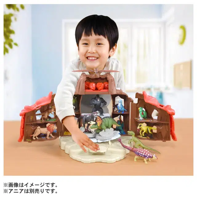 TAKARA TOMY