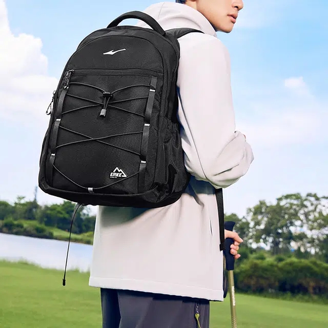 鸿星尔克 徒步旅行运动通勤休闲轻便大容量 织物 双肩包 男女同款情侣款 正黑