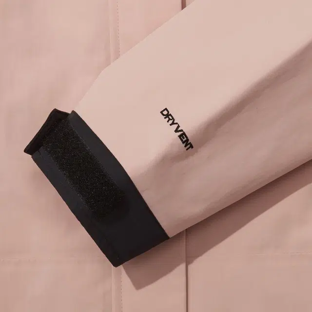 THE NORTH FACE Crop Mountain Dry Logo