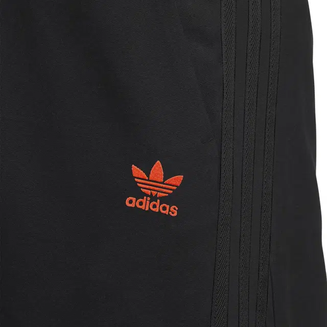 adidas originals SS24 V-Day Skirt