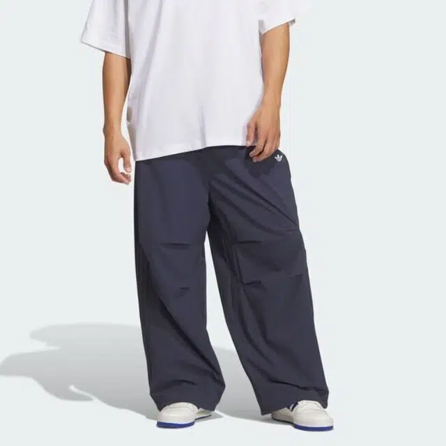 adidas Originals Parachute Trousers M