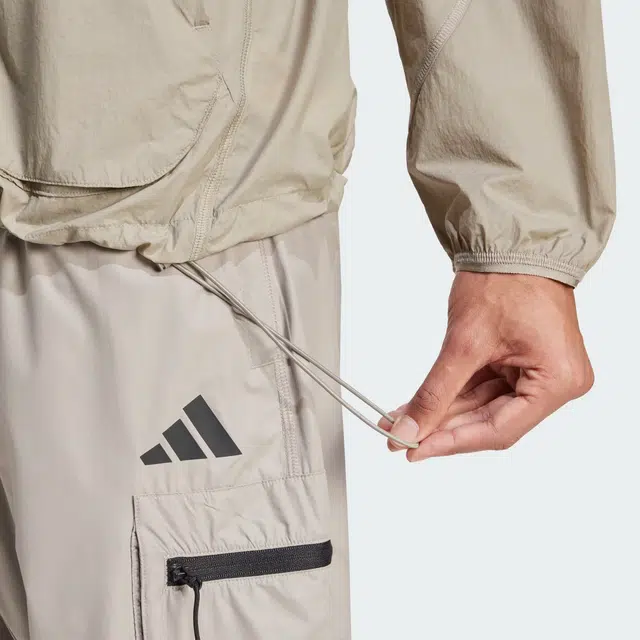 adidas CITY ESCAPEWindbreaker Sportswear logo