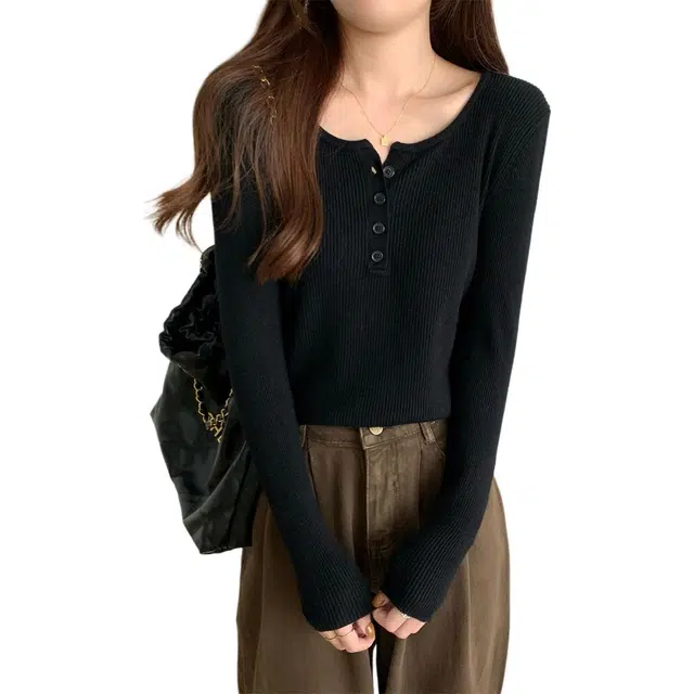 水中花  秋季韩版设计感方领纽扣简约百搭气质上衣  常规针织衫 女款