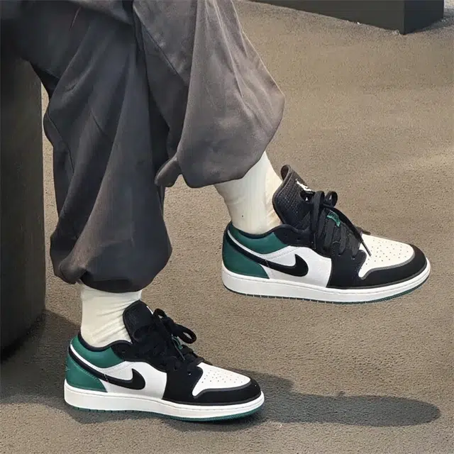 Air Jordan 1 Low GS "Mystic green"