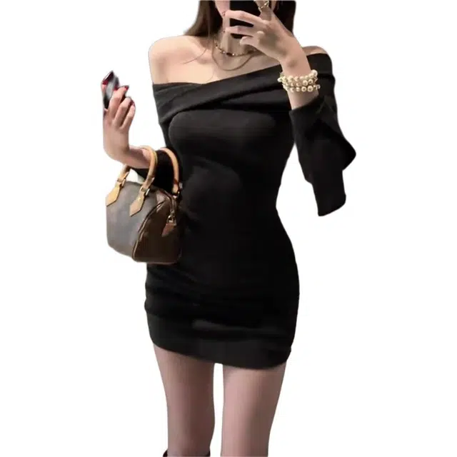 海獭 纯欲辣妹翻领一字肩长袖连衣裙修身显瘦露肩包臀裙 女款