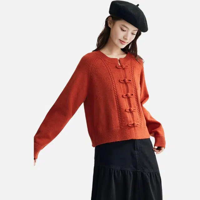 茵曼 纯色圆领盘口长袖毛衣 女款 胭脂红