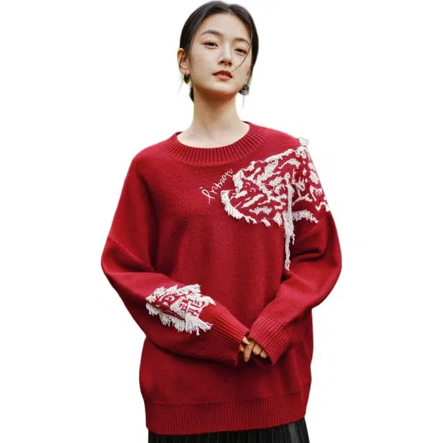 茵曼 新中式生肖龙图案提花落肩宽松圆领套头针织毛衣 女款 红色