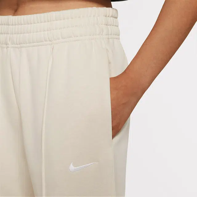 Nike Sportswear Essential