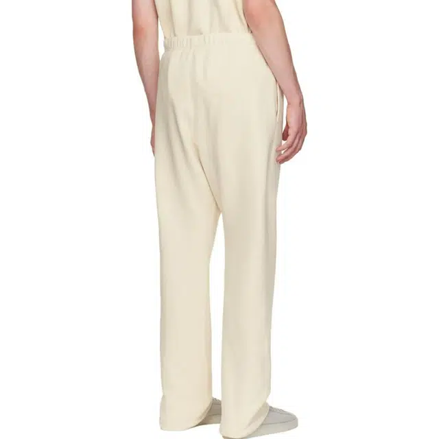 Fear of God Essentials FW22 Relaxed Sweatpant Egg shell Logo