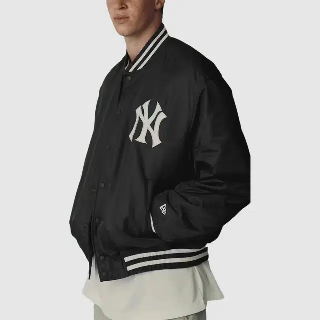 New Era x MLB Yankees Logo Jacket