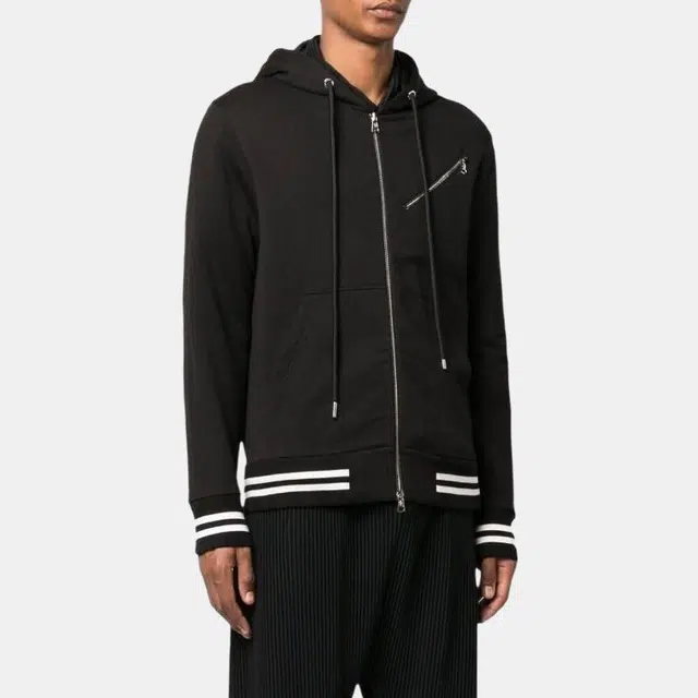 Moncler FW22 Logo