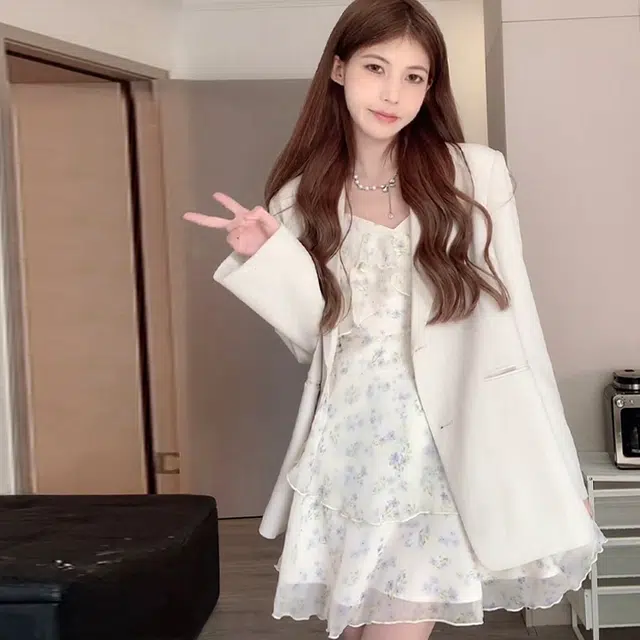 礼盒装送礼松本丧丧 茉莉花碎花薄款吊带连衣裙 女款 奶黄色