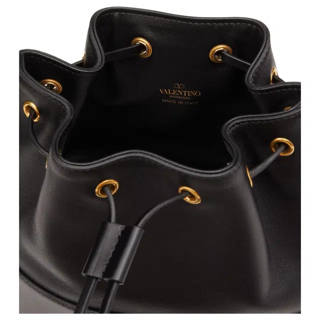 Valentino Vlogo Signature