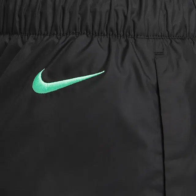 Nike Sportswear Repel Logo