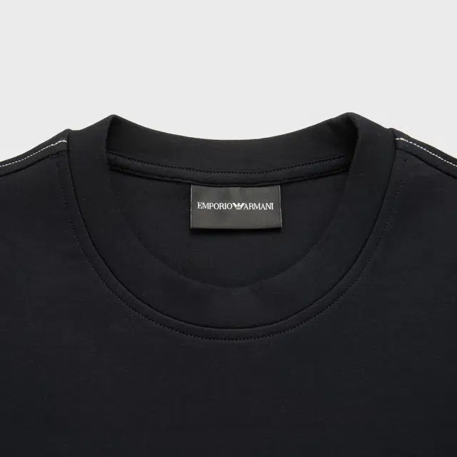 EMPORIO ARMANI SS22 Logo