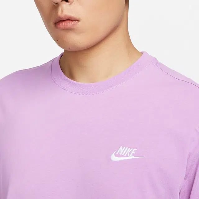 Nike Sportswear Club LogoT