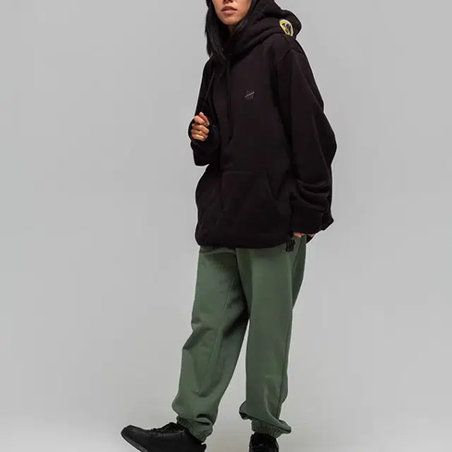 UNDEFEATED Logo Jogger Pants