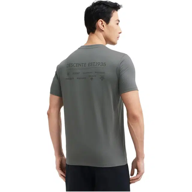 DESCENTE ESSENTIAL Logo