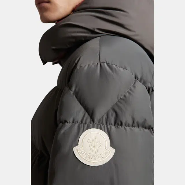 Moncler FW22 Logo