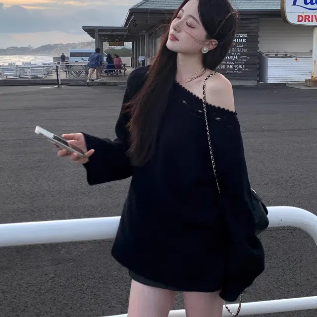 梨九九 镂空花边女秋长袖宽松慵懒上衣 针织衫 女款