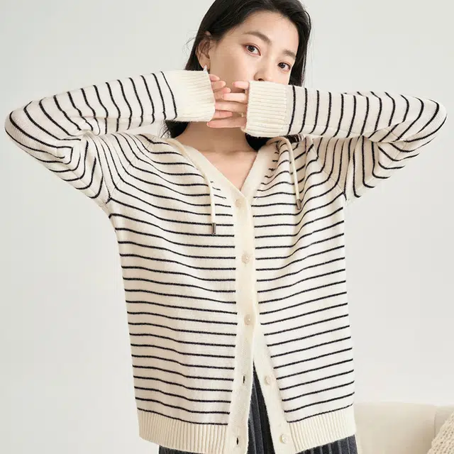 茵曼 休闲撞色条纹连帽抽绳宽松百搭开衫毛衣 女款
