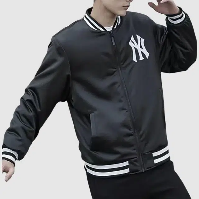 New Era x MLB Yankees Logo Jacket