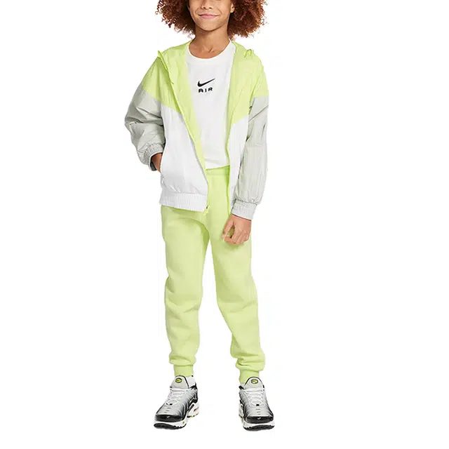 Nike Sportswear Windrunner Stain Repel logo