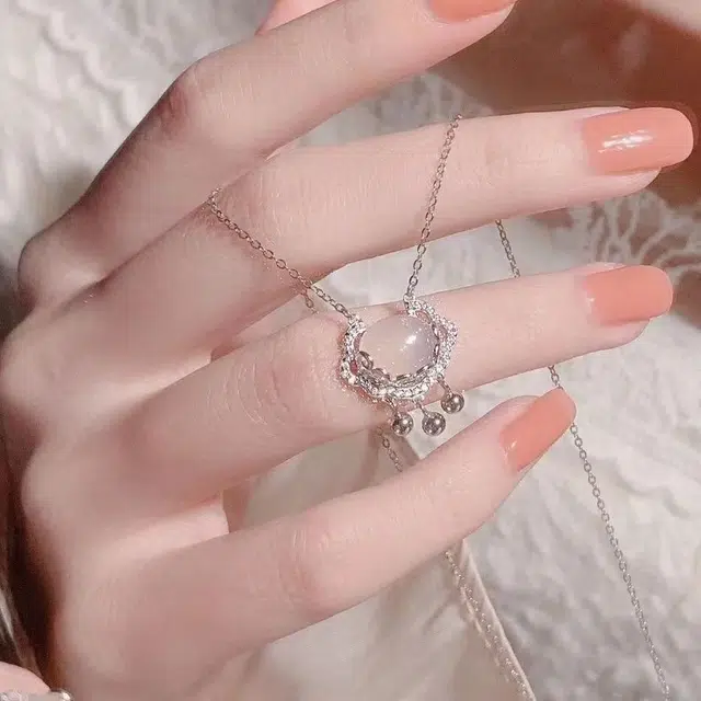 925