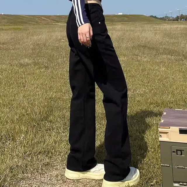 JIMIJONS ALLBLACKvibeins