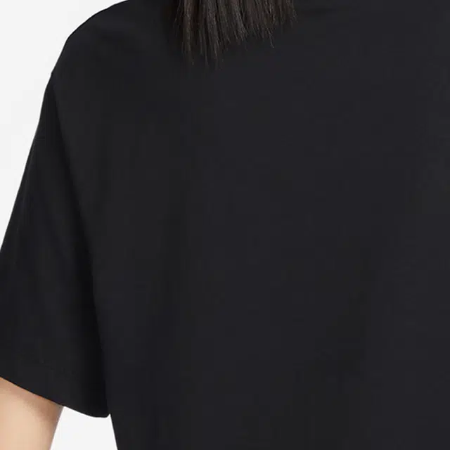 Nike Sportswear Essential Logo