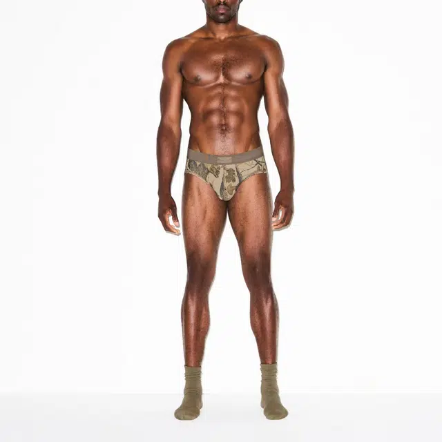 SKIMS FW25 MENS REALTREE BRIEF logo