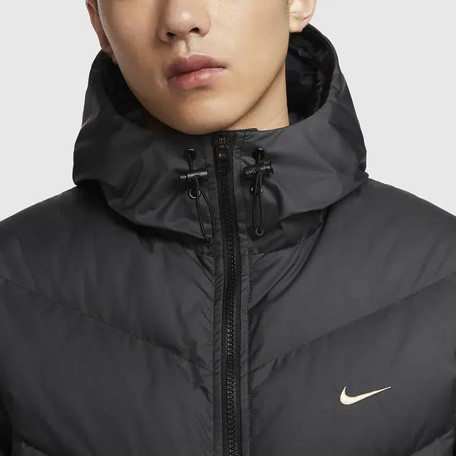 Nike Storm-FIT Windrunner