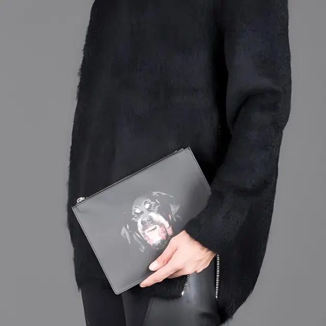 GIVENCHY