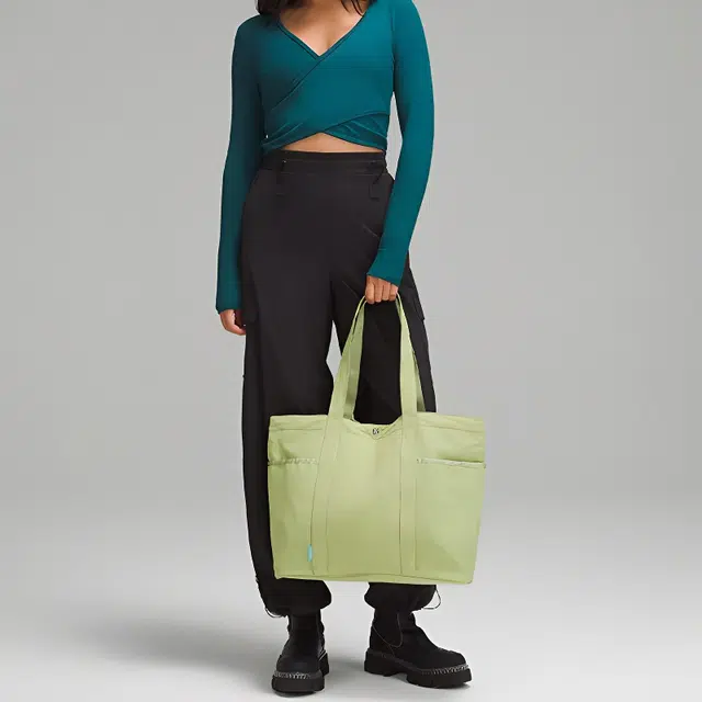 lululemon Daily 20L Logo Tote