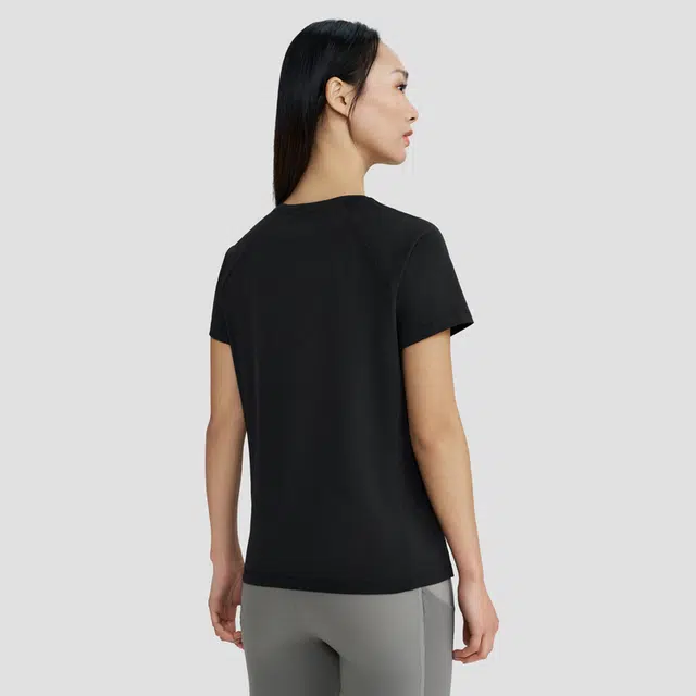 DESCENTE ESSENTIAL T