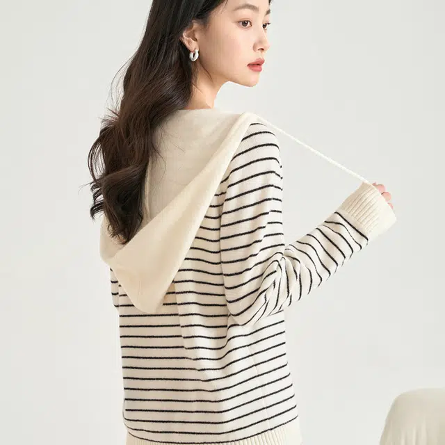 茵曼 休闲撞色条纹连帽抽绳宽松百搭开衫毛衣 女款
