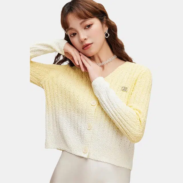 爱依服 舒适休闲简约百搭时尚长袖针织衫 女款