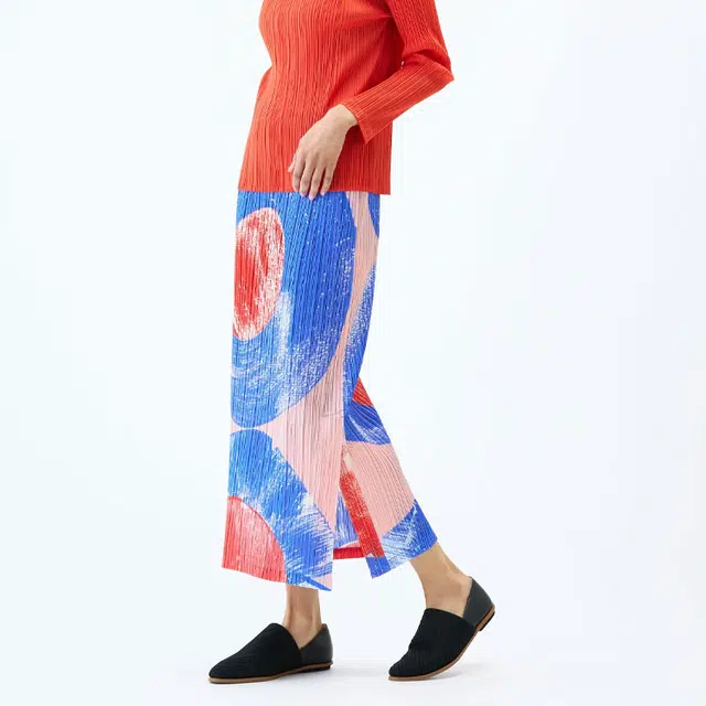 PLEATS PLEASE ISSEY MIYAKE