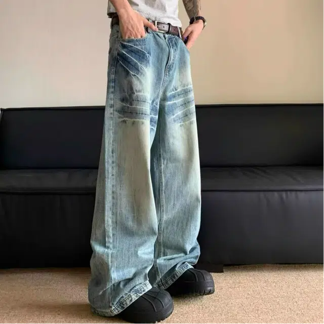 M JEANS STUDIOS 7