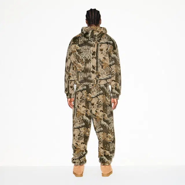 SKIMS FW25 HEAVYWEIGHT FLEECE MENS REALTREE RELAXED HOODIE
