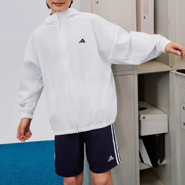 adidas WOVEN JACKET