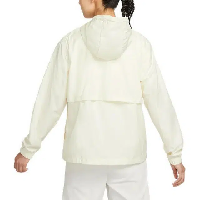 Nike Sportswear Essential Repel Logo